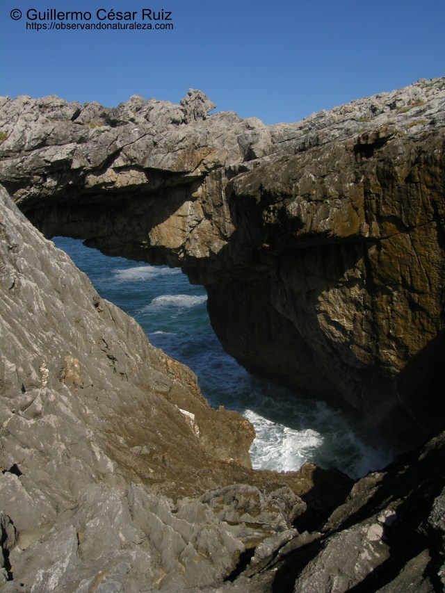 Salto o Puente del Caballo, Playa de Cobih.eru/Cobijeru, Buelna (Llanes-Asturias)